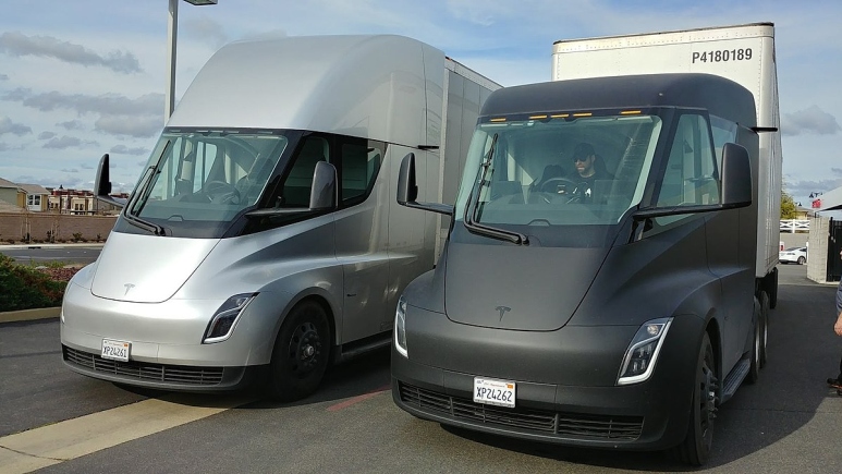 Tesla semi trucks ready to go